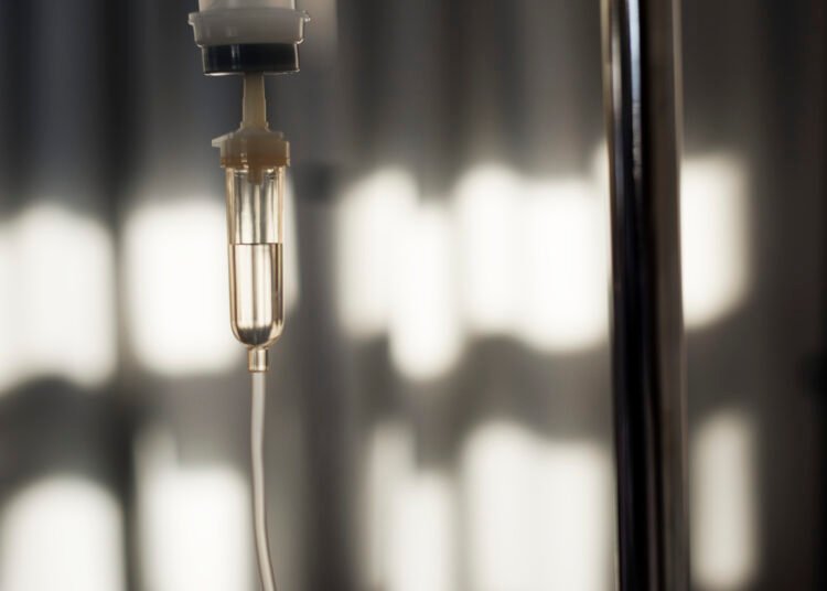 Anvisa alerta que soroterapia não tem benefícios comprovados para pessoas saudáveis