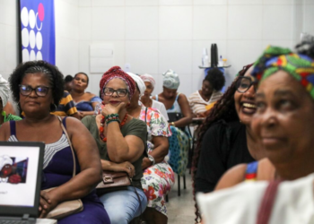 Prefeitura de Salvador abre inscrições para curso gratuito de montagem e reparação de computadores voltado a mulheres negras