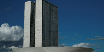 CCJ da Câmara aprova PEC que acaba com aposentadoria compulsória como punição para juízes