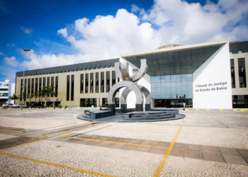Mesmo com cotas, brancos ainda ocupam maioria dos cargos de juiz e promotor na Bahia, aponta pesquisa