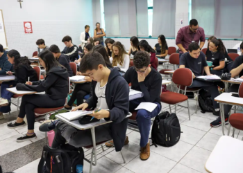 Senado aprova projeto que inclui educação financeira no currículo escolar