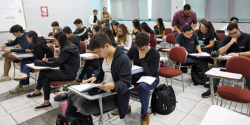 Senado aprova projeto que inclui educação financeira no currículo escolar