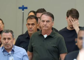 Moraes suspende visitas a Bolsonaro por 30 dias e amplia restrições na prisão domiciliar