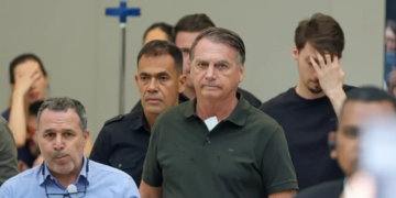 Moraes suspende visitas a Bolsonaro por 30 dias e amplia restrições na prisão domiciliar