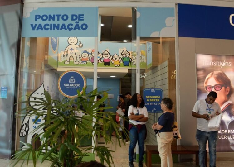Salvador segue com campanha de multivacinação até 1º de setembro para atualizar caderneta de crianças e adolescentes