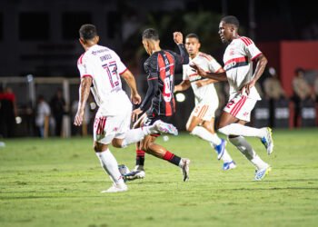 Vitória encara o Flamengo no Maracanã pelo Brasileirão; veja horário e onde assistir