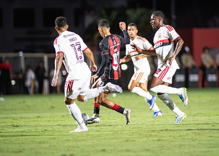 Vitória encara o Flamengo no Maracanã pelo Brasileirão; veja horário e onde assistir