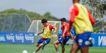 Bahia visita Chapecoense em busca de recuperação e vaga no G-4 do Brasileirão