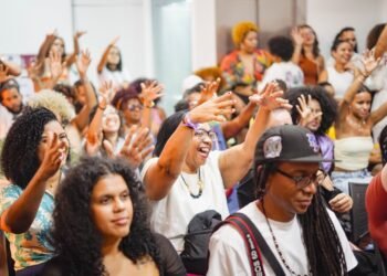 Slam das Minas Bahia realiza segunda batalha da temporada com poesia, debate e formação em Salvador