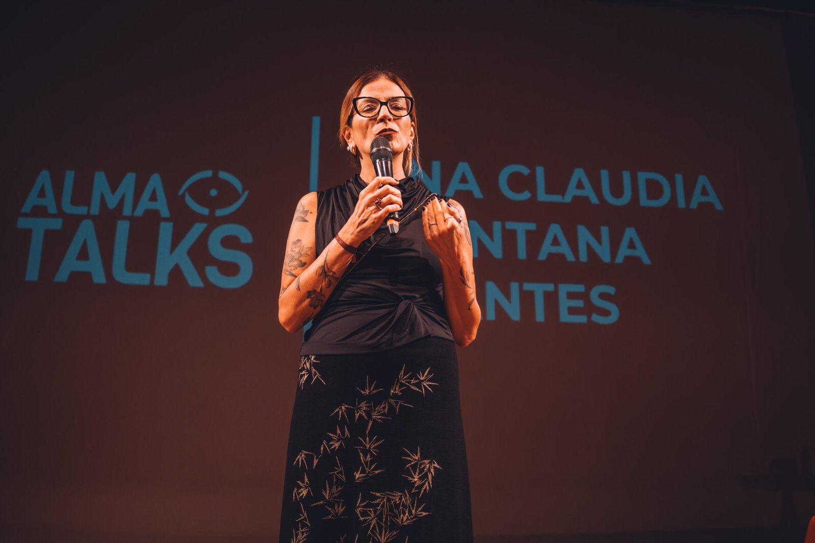 Ana Claudia Quintana Arantes apresenta palestra sobre finitude e cuidado em Salvador