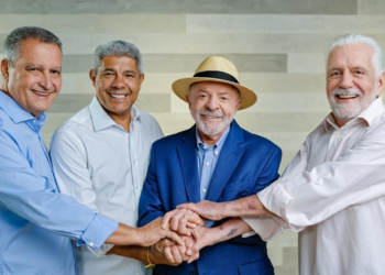 Com apoio de Lula, Jerônimo chega a 46%, aponta pesquisa Opnus/BNews divulgada nesta segunda-feira (24), contra 38% de ACM Neto   