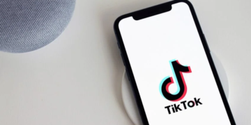 Brasil multa TikTok em R$ 153,7 milhões por falhas na proteção de dados de menores