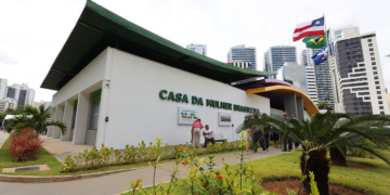 Agosto Lilás: Dia D oferece vagas de emprego, emissão de RG e orientação para microcrédito em Salvador