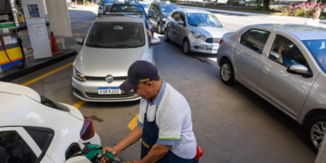 Governo sanciona lei que permite reduzir tributos sobre combustíveis