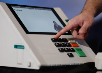 Assinatura digital e lacração reforçam segurança dos sistemas das eleições, explica TSE