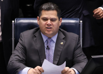 Alcolumbre destrava PEC do fim da escala 6×1 após reaproximação com Lula