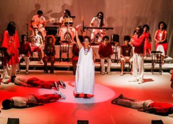 Bando de Teatro Olodum celebra 35 anos com novo espetáculo sobre o samba-reggae