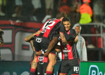 Vitória vence Botafogo no Barradão e se recupera no Brasileirão