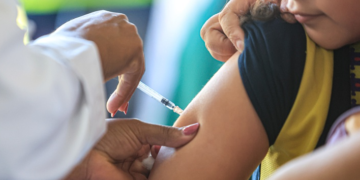 Dia D de vacinação contra 20 doenças acontece neste sábado em todo o país