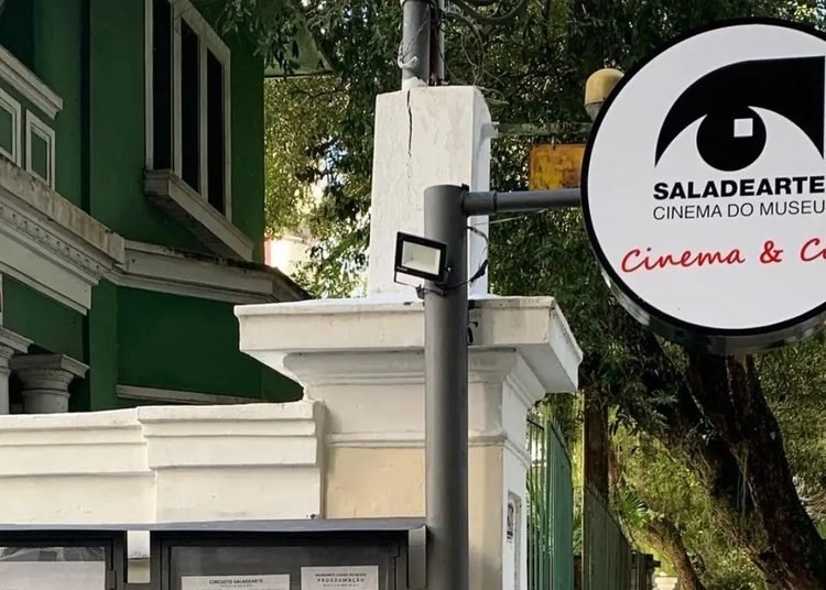 Saladearte estreia projeto sobre inteligência artificial e recebe CineSom com show de brega em Salvador