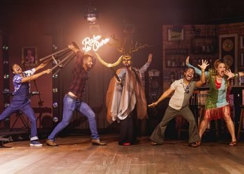 “Arrocha – Aceita esse musical que dói menos” realiza última sessão do ano em Salvador neste domingo