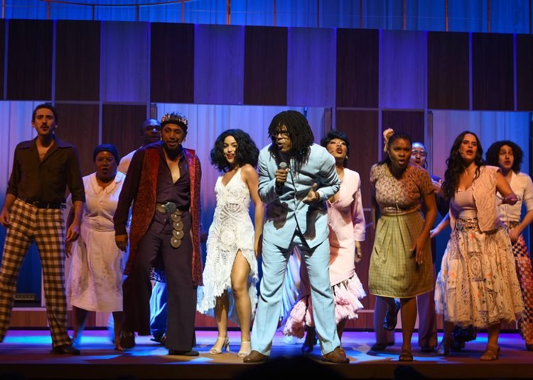 “Djavan – O Musical” chega a Salvador com oito indicações ao Prêmio Bibi Ferreira