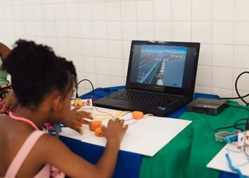 Workshop capacita professores de escolas públicas de Salvador para criação de jogos educativos