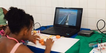 Workshop capacita professores de escolas públicas de Salvador para criação de jogos educativos