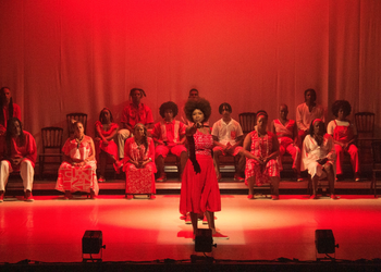 Bando de Teatro Olodum encerra temporada gratuita de “Erê” neste sábado (26)