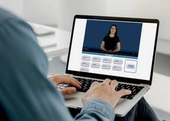 Plataforma Enem Libras reúne videoprovas e materiais de estudo para estudantes surdos