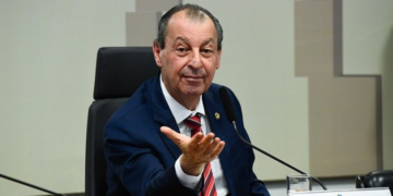 CCJ do Senado aprova proposta que acaba com escala 6×1 e reduz jornada de trabalho