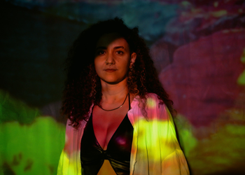 Exposição no Goethe-Institut Salvador investiga relações entre amor e violência