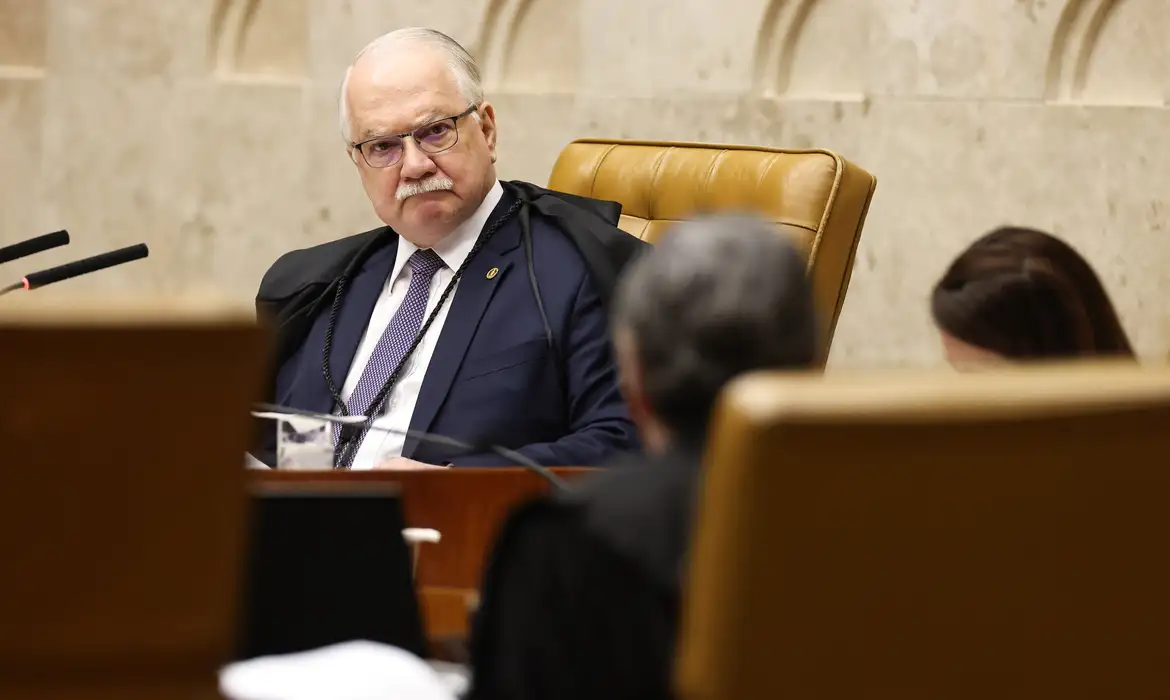 Fachin retira da pauta julgamento sobre atuação de Mendonça no caso Master
