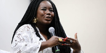 Carla Akotirene defende educação antirracista que transforme currículo e cotidiano escolar