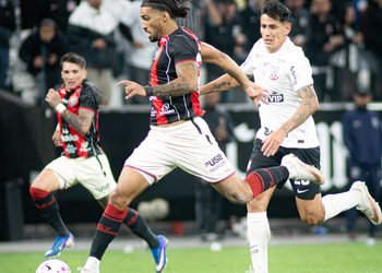 Vitória encara o Coritiba fora de casa em confronto direto contra o rebaixamento