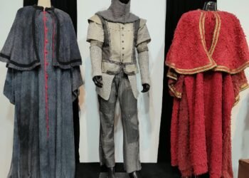 Exposição reúne figurinos marcantes do teatro baiano no Forte do Barbalho
