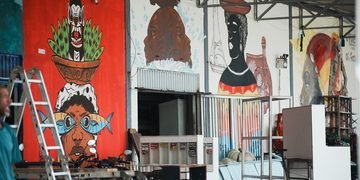 Feira de São Joaquim ganha galeria de arte a céu aberto com obras de 14 artistas