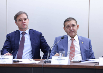 Folha, juristas e relatora da ONU criticam restrições a canais políticos no WhatsApp