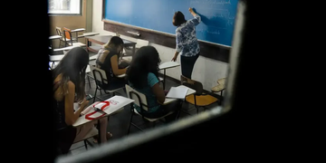 Educação antirracista avança nas escolas brasileiras nos últimos dois anos, aponta levantamento