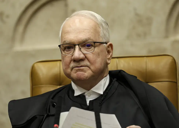 Fachin devolve relatoria de investigação sobre fraudes no INSS a André Mendonça