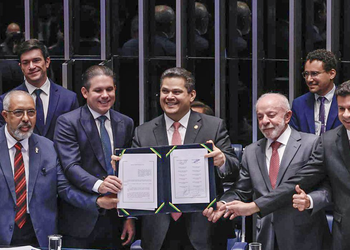 Congresso promulga emenda que acaba com escala 6×1; mudança começa em dezembro