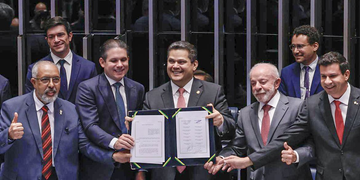 Congresso promulga emenda que acaba com escala 6×1; mudança começa em dezembro