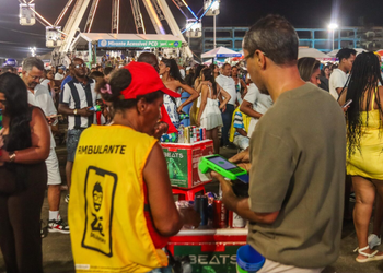 Inscrições para ambulantes trabalharem no Carnaval e em festas populares de Salvador terminam nesta quarta (21)