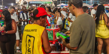 Inscrições para ambulantes trabalharem no Carnaval e em festas populares de Salvador terminam nesta quarta (21)