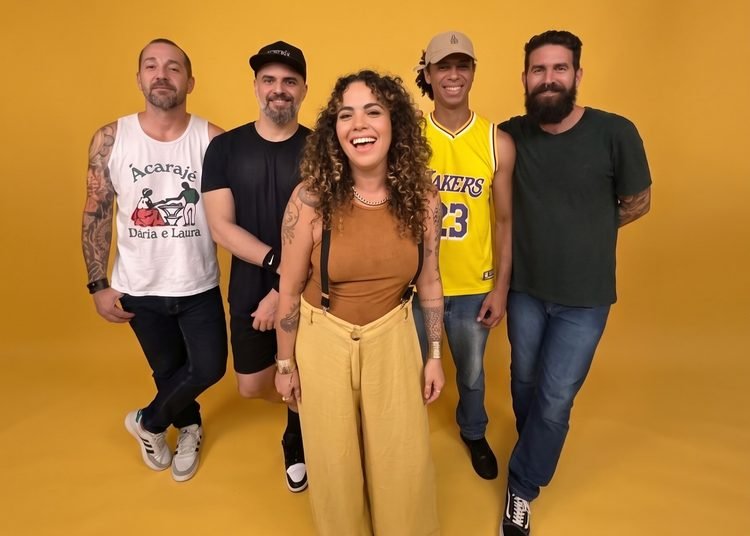 Renata Bastos apresenta primeiro EP autoral em show na Casa Rosa